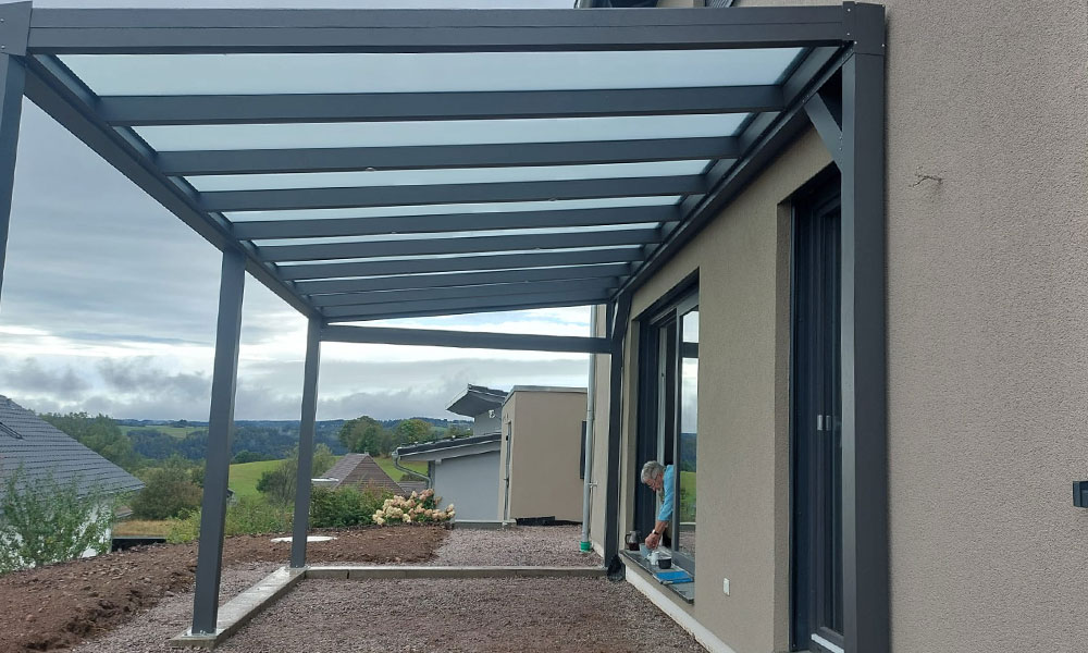 Neubau-mit-XL-Terrassenüberdachung Produkt von Zitberg Überdachungen